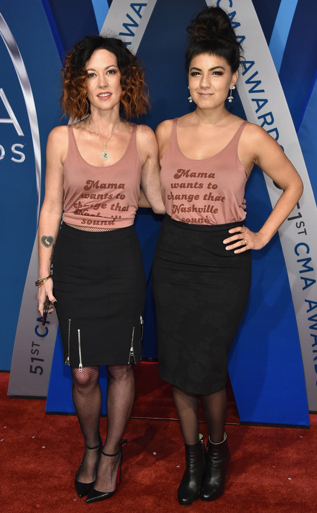 Amanda Shires, Kelly Bueno, 2017 CMA Awards Amanda Shires, Kelly Bueno, 2017 CMA Awards